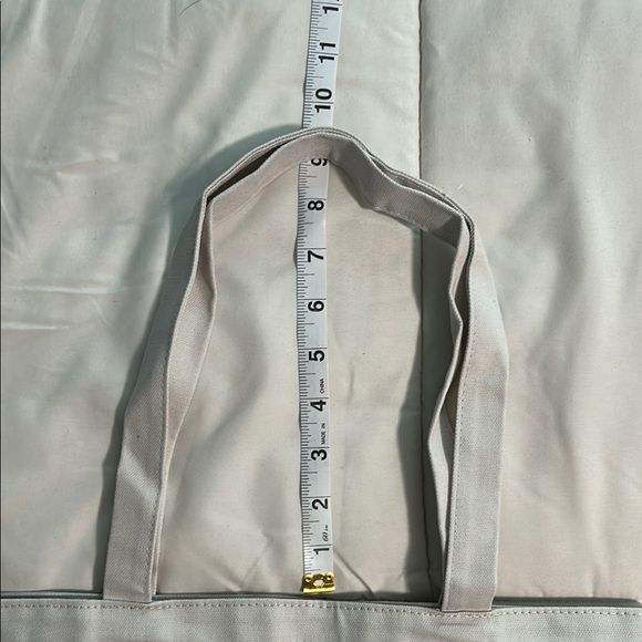 Vogue White Silver Tote Bag Minimalist Design - Picture 5 of 8